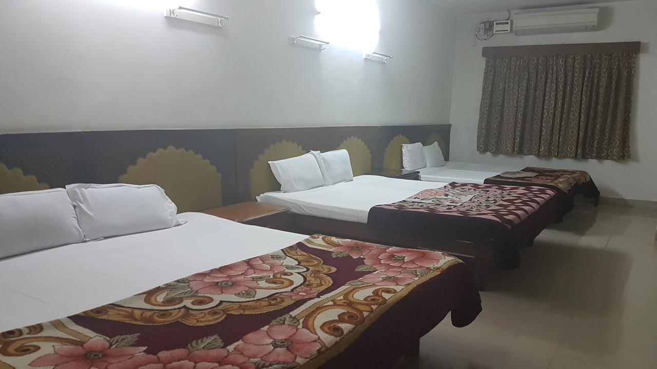 Balajee Palace Hotell Hyderabad Eksteriør bilde